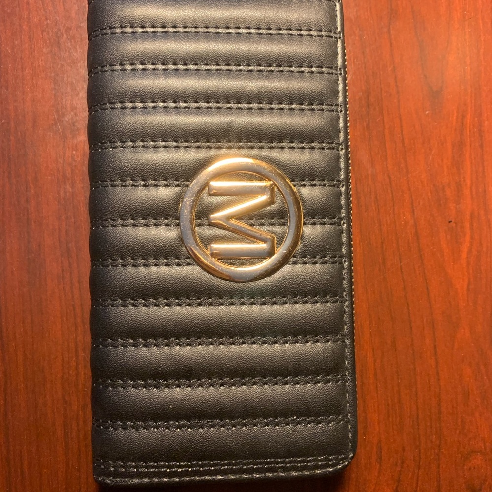 NEW Women's Wallet Zip Around Black